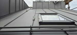 Un-manto-in-lamiera ventilato-e impermeabilizzato